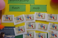 Biblioteczny-flash-mob-5A