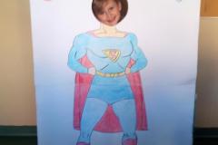 Chłopiec  z klasy 3d w stroju Supermana