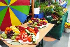Poczęstunek dla uczniów - świeże warzywa i owoce