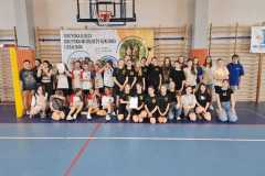 Uczestnicy powiatowych Igrzysk Młodzieży Szkolnej w piłce ręcznej dziewcząt