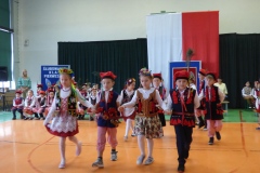Uczniowie-tancza-poloneza