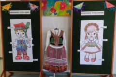 Banery tematyczne przedstawiające strój krakowski damski i męski