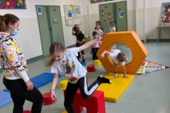 Ćwiczenia ruchowe z elementami gimnastyki korekcyjnej