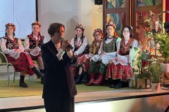 Pani Dyrektor Anna Górka witająca wszystkich zebranych na uroczystości 